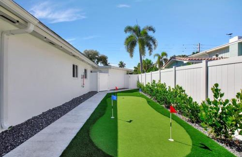Poinsettia Heights House | Lakefront Family Fun Home with Private Dock 3BR 2B