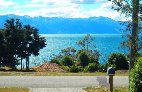 Lake Hawea House | Lakefront Fantail Cottage Lake Hawea, Wanaka