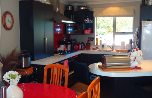 Lake Hawea House | Lakefront Fantail House