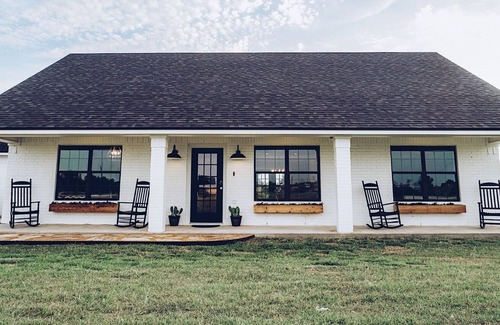 Robinson Other | Lakefront Farmhouse just minutes from Magnolia Silos, Downtown, Shopping &Baylor