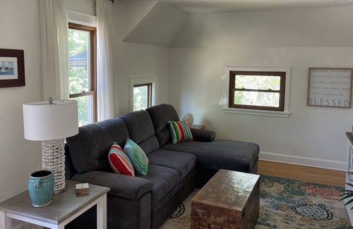 Madison Apartment | Lakefront fashionable flat