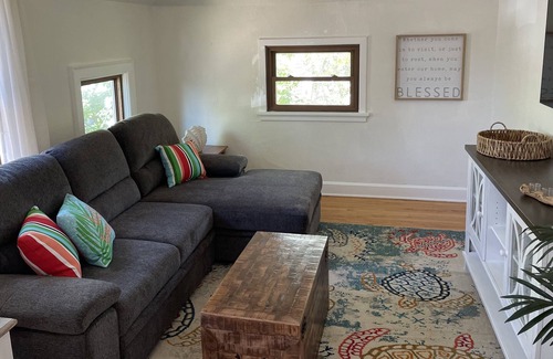 Madison Apartment | Lakefront fashionable flat