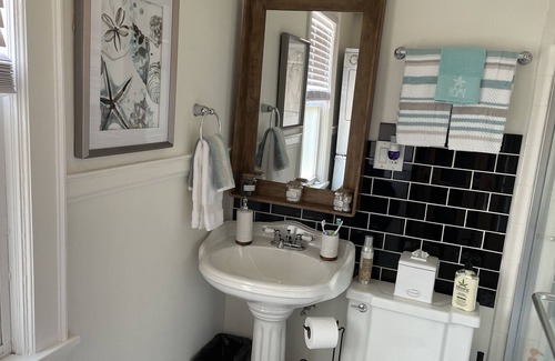 Madison Apartment | Lakefront fashionable flat
