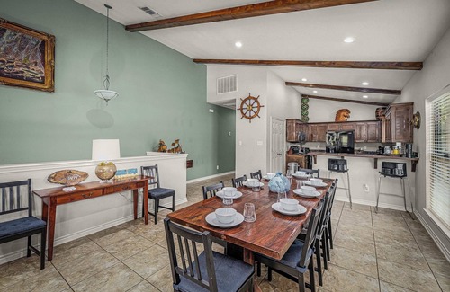 McQueeney House | Lakefront | Fire pit | Outdoor kitchen