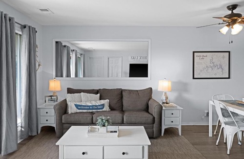 Kimberling City Apartment | Lakefront, Fireplace Home Near Silver Dollar City