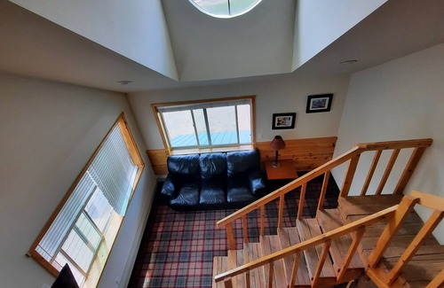 Mammoth Creek Resort | LAKEFRONT FISHING LODGE RETREAT SLEEPS 50! BOAT RENTALS! WORLD CLASS FISHING!