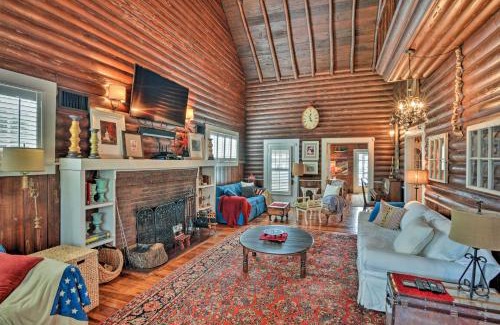 Lake Placid House | Lakefront Florida Retreat - Pool Table and Boat Dock