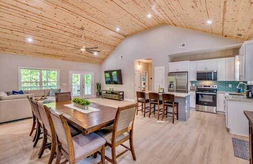 Fair Play House | Lakefront Football HQ: Dock, Kayaks, Fire Pit
