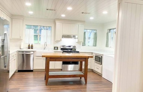 Lake Whitney House | Lakefront fun for 14+pets w/game room deck sunsets