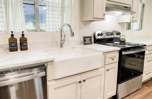 Lake Whitney House | Lakefront fun for 14+pets w/game room deck sunsets