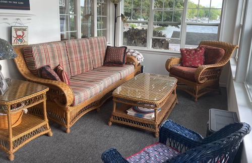 Town of Milo House | Lakefront Gem for 8-10 people with large lakefront outdoor entertainment area