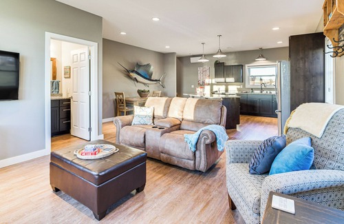 Dent House | Lakefront Gem: Grills & Fire Pit in Dent