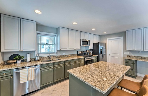 Powers Lake House | Lakefront Genoa City Home w/Private Beach