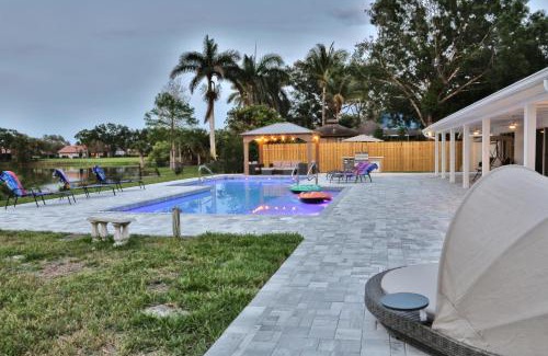Sarasota Villa | Lakefront Getaway in Sunny Florida with Heated Pool