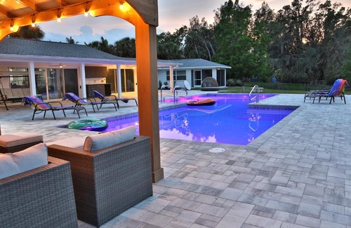 Sarasota Villa | Lakefront Getaway in Sunny Florida with Heated Pool