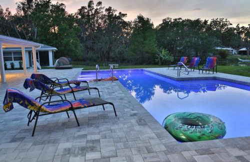 Sarasota Villa | Lakefront Getaway in Sunny Florida with Heated Pool