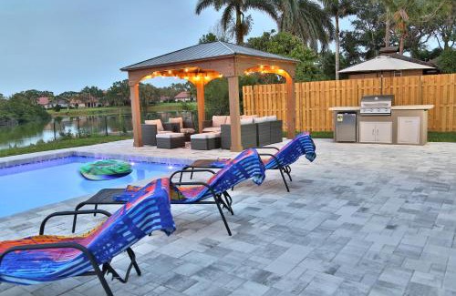 Sarasota Villa | Lakefront Getaway in Sunny Florida with Heated Pool