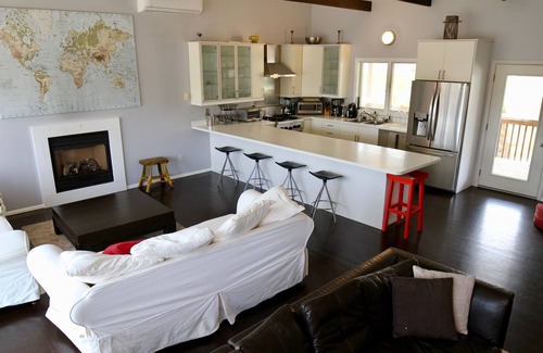 Milford House | Lakefront Getaway *Less than 2 hrs from NYC* Private Lake Access/Hot Tub