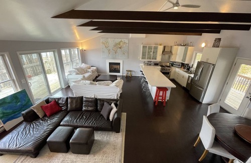Milford House | Lakefront Getaway *Less than 2 hrs from NYC* Private Lake Access/Hot Tub