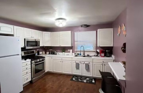 Round Lake Beach House | Lakefront getaway near Navy Base