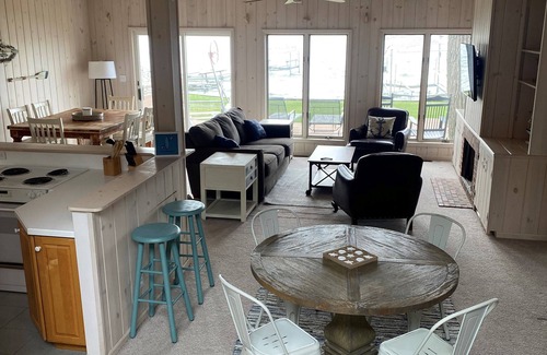 Twin Lakes House | Lakefront Getaway Perfect for All Seasons