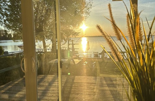 Alcona Cottage | Lakefront Getaway! Relax & UnwindnPerfect getaway 1 hour from Toronto