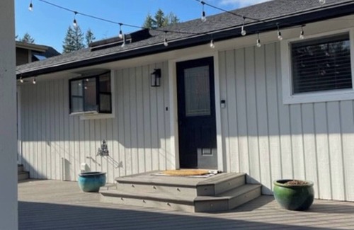 Black Diamond House | Lakefront Getaway at Lake Sawyer