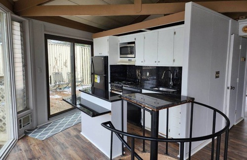 Treasure Lake Cottage | Lakefront Getaway!