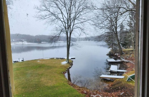 Treasure Lake Cottage | Lakefront Getaway!