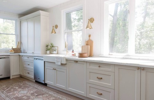 Fort Erie House | Lakefront Getaway w/Private Nordic Spa + Hot tub