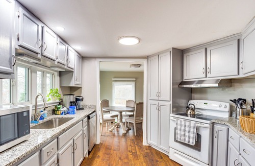 Bogart House | Lakefront Getaway w/Porch in Athens Area!