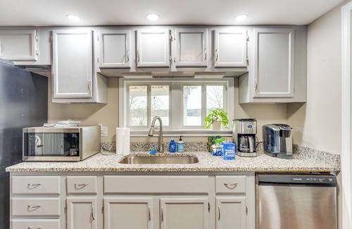 Bogart House | Lakefront Getaway w/Porch in Athens Area!