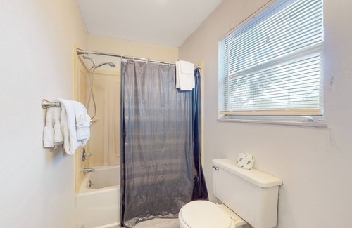 Dandridge House | Lakefront getaway with firepit, deck, & peaceful location - fisherman's delight