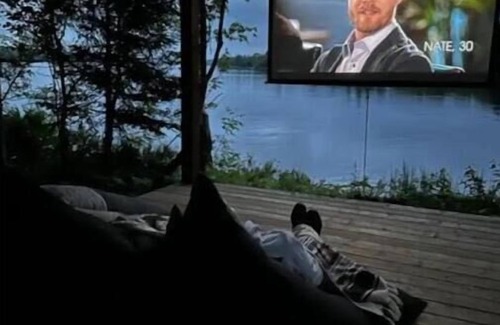 Temagami House | Lakefront Getaway with Open Air kitchen & Movies