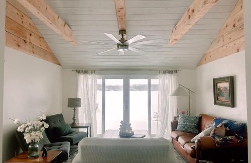 Howe House | Lakefront Girls getaway Romantic Retreat low fees