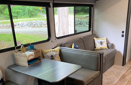 Cadiz RV Rental | Lakefront Glamping Cadiz KY