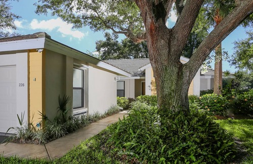 Myrtle Trace Villa | Lakefront, Golfing, Community Pool, Happy Trails