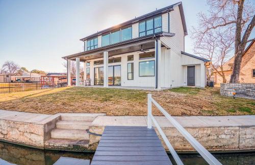 Granbury House | Lakefront Granbury Retreat with Patio and Fire Pit