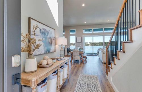 Granbury House | Lakefront Granbury Retreat with Patio and Fire Pit