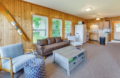 Grant Cottage | Lakefront Grant Cottage w/ Grill & Fire Pit!