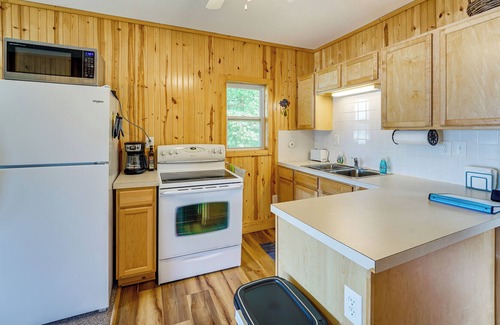 Grant Cottage | Lakefront Grant Cottage w/ Grill & Fire Pit!