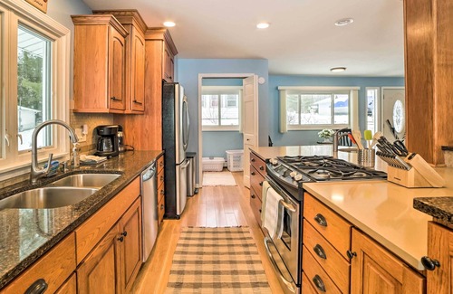 Grant House | Lakefront Grant Getaway w/ Deck + Fire Pit!