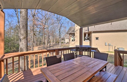Greers Ferry House | Lakefront Greers Ferry Cabin with Covered Boat Slip!