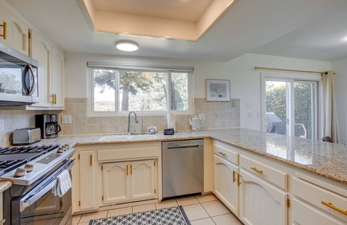 Pismo Beach Cottage | Lakefront Grover Beach Home ~ Walk to Ocean!