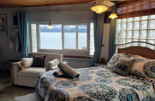 Clearlake Park House | Lakefront Guest Suite with Spa and Dock