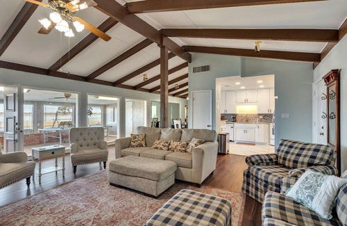 Lakeside City House | Lakefront Guesthouse. Near Sheppard Air Force Base & MSU. Gated, game room & fun