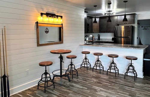 Waverly House | Lakefront Guesthouse with hot tub and lake access