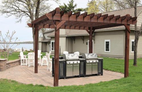 Nisswa Apartment | Lakefront Gull Lake 2BR Condo Boat Rentals Available Bay Colony 773