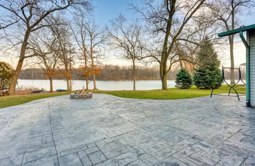 Hartland House | Lakefront Hartland Cottage with Patio and Fire Pits!