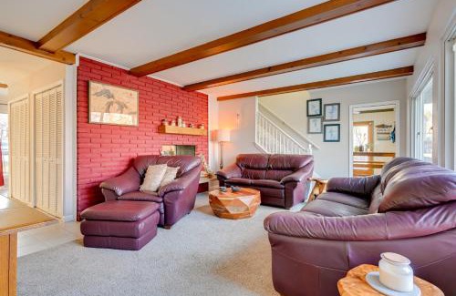 Hartland House | Lakefront Hartland Cottage with Patio and Fire Pits!